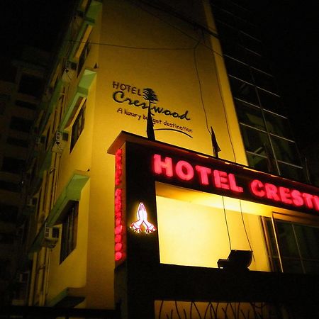 ホテル クレストウッド コルカタ エクステリア 写真