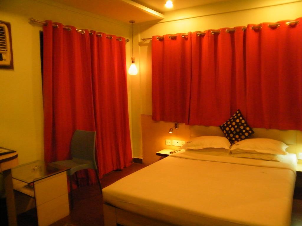 ホテル クレストウッド コルカタ 部屋 写真